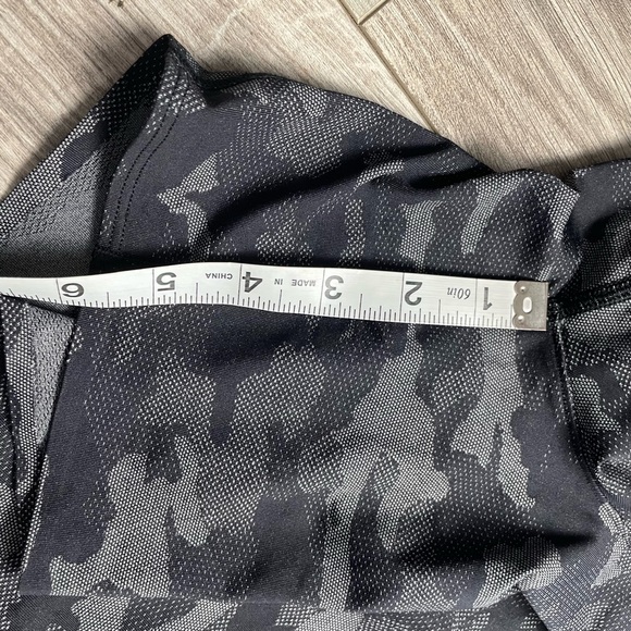 Lululemon Surge Short *Liner 6" (size M) - Picture 4 of 8